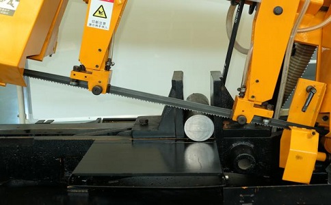 江南数控带锯床自动送料精度会出现偏差吗？