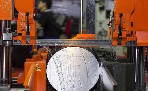 江南立式金属带锯床切削出现跑带故障解决方法！